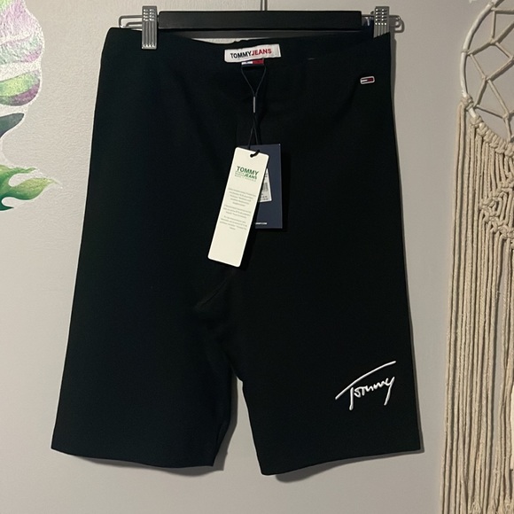 TOMMY SIGNATURE  - Shorts sz M & xs available - Picture 2 of 2